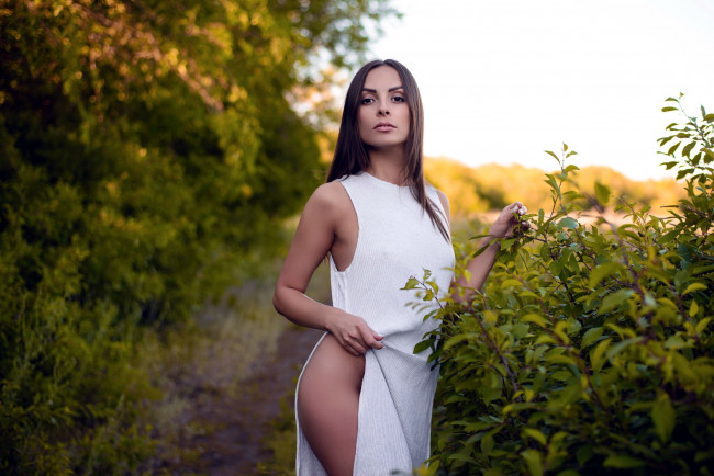 Обои картинки фото девушки, - брюнетки,  шатенки, белое, платье