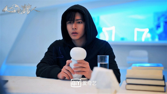 Обои картинки фото кино фильмы, psych-hunter, парень, капюшон, книги