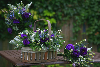 Картинка цветы букеты композиции корзинка эустома ромашки папоротник