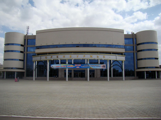 Обои картинки фото города, здания, дома, здание, облака