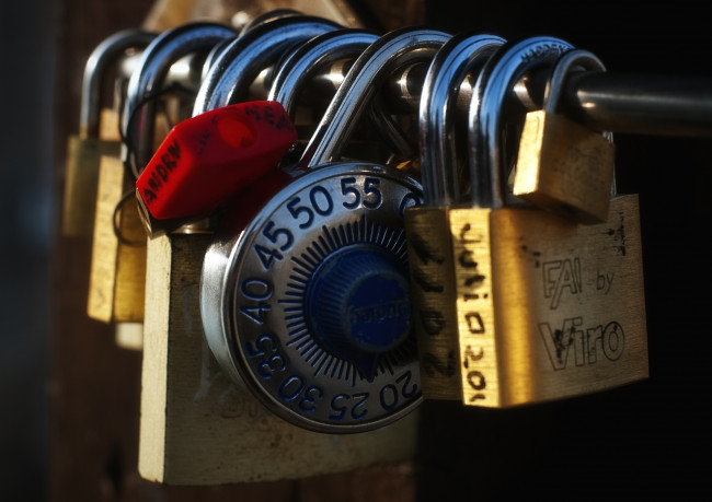 Обои картинки фото разное, ключи, замки, дверные, ручки