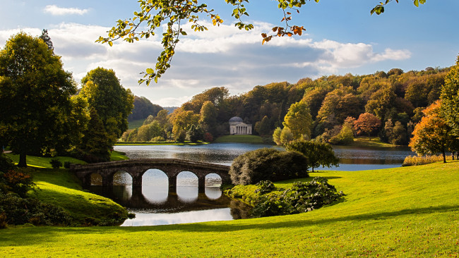 Обои картинки фото stourhead, gardens, wiltshire, england, природа, парк, растения, мостик