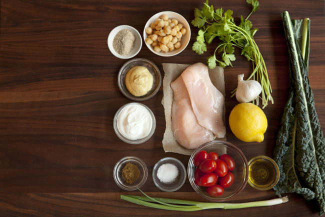 Обои картинки фото еда, разное, орехи, помидоры, лимон, мясо, ингредиенты, петрушка