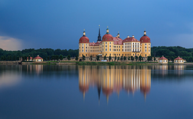 Обои картинки фото moritzburg castle,  germany, города, замок морицбург , германия, отражение, замок, морицбург, germany, вода, moritzburg, castle