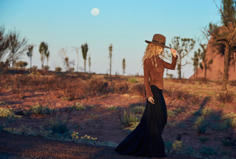 Картинка девушки nicole+kidman дорога пустыня луна юбка шляпа актриса николь кидман