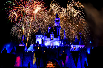 Картинка города диснейленд парк фейерверк ночь замок