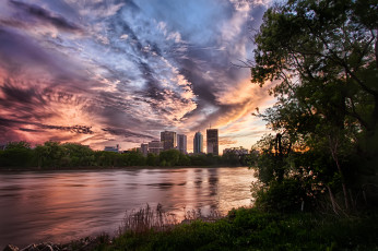 Картинка города -+пейзажи река лес здания