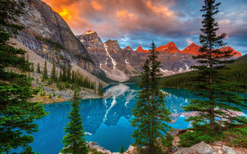 Картинка природа реки озера canada банф озеро морейн alberta отражение banff national park деревья valley of the ten peaks moraine lake горы долина десяти пиков канада альберта
