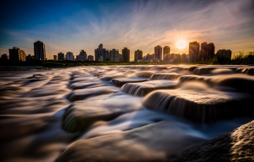 Картинка города -+пейзажи небо солнце закат город дома камни вода
