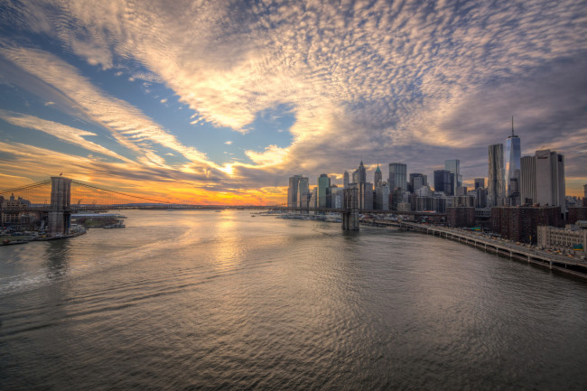 Обои картинки фото manhattan bridge, города, нью-йорк , сша, заря, небоскребы, мост, залив