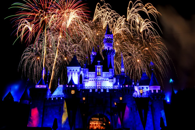 Обои картинки фото города, диснейленд, парк, фейерверк, ночь, замок