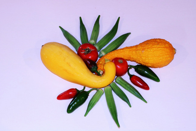 Обои картинки фото еда, овощи, окра, перец, помидоры