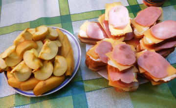 Картинка еда бутерброды +гамбургеры +канапе колбаса сыр яблоки хлеб