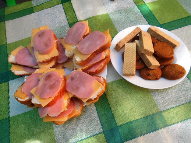 Обои картинки фото еда, бутерброды,  гамбургеры,  канапе, печенье, колбаса, хлеб, вафли, сыр