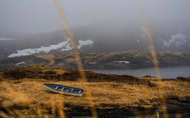 Обои картинки фото корабли, лодки,  шлюпки, озеро, горы, лодка