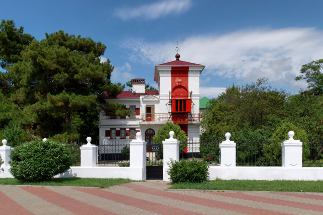 Обои картинки фото геленджик, города, - здания,  дома, город, россия, маяк, здание