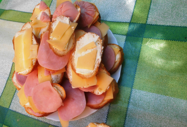 Обои картинки фото еда, бутерброды,  гамбургеры,  канапе, сыр, колбаса, хлеб