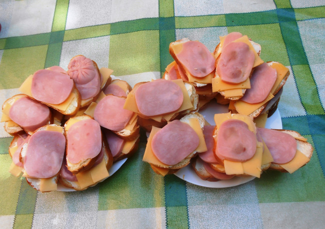 Обои картинки фото еда, бутерброды,  гамбургеры,  канапе, сыр, хлеб, колбаса