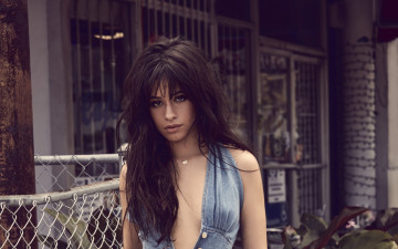 Картинка музыка camila+cabello декольте