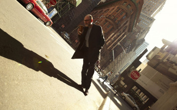 Картинка разное люди мужчина напиток город улица наклон