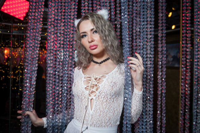 Обои картинки фото девушки, - блондинки,  светловолосые, golden, girls, ночной, клуб, модель