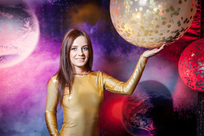 Обои картинки фото девушки, - брюнетки,  шатенки, golden, girls, ночной, клуб, модель