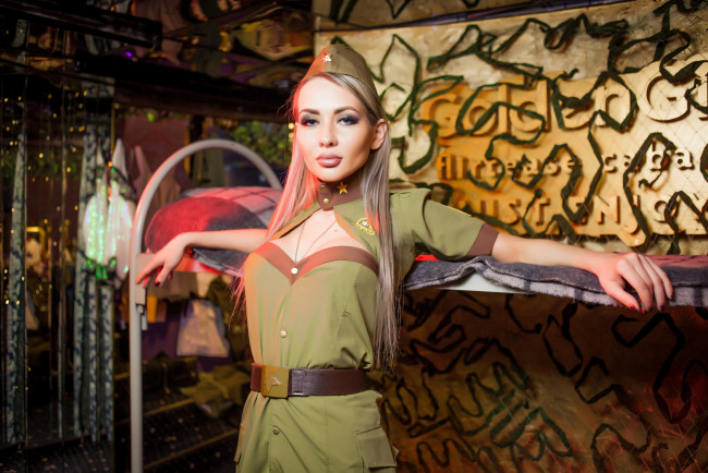 Обои картинки фото девушки, - креатив,  косплей, golden, girls, ночной, клуб, модель