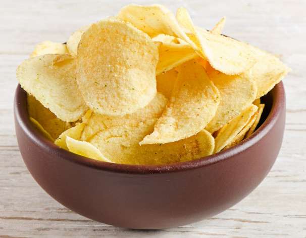 Обои картинки фото еда, чипсы,  картофель фри, миска