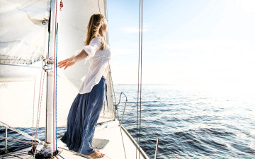 Картинка девушки -+блондинки +светловолосые блондинка блузка юбка яхта море