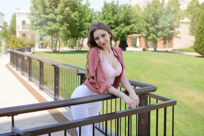 Обои картинки фото patriciala, девушки, - брюнетки,  шатенки, девушка, женщина, шатенка, темноволосая, сексуальная, модель, звезда, позирует, разная, обувь, верхняя, стильная, одежда, нижнее, эротическое, бельё, трусы, лифчик, колготки, чулки, аксессуары, макияж, и, множество, элементов, на, фотографии