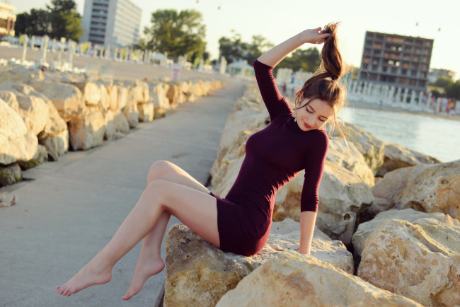 Обои картинки фото сексуальная девушка, девушки, - брюнетки,  шатенки, девушка, женщина, шатенка, темноволосая, сексуальная, модель, звезда, позирует, разная, обувь, верхняя, стильная, одежда, нижнее, эротическое, бельё, трусы, лифчик, колготки, чулки, аксессуары, макияж, и, множество, элементов, на, фотографии