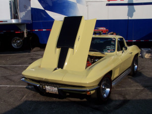 Картинка автомобили выставки уличные фото