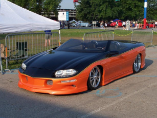 Картинка автомобили выставки уличные фото