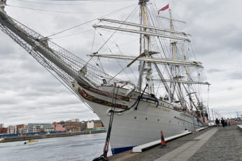 Картинка корабли парусники мачты белый