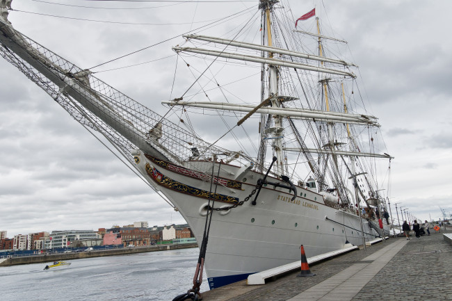 Обои картинки фото корабли, парусники, мачты, белый