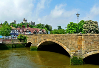 Картинка города мосты замок город река дома мост