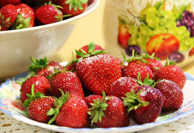 Обои картинки фото еда, клубника, земляника, сахар, ягоды