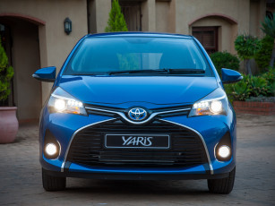 обоя автомобили, toyota, 2014г, za-spec, hybrid, yaris, синий