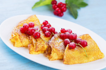 Картинка еда блины +оладьи завтрак смородина сахарная пудра