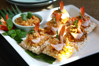 Картинка еда рыбные+блюда +с+морепродуктами мята зелень соус креветки