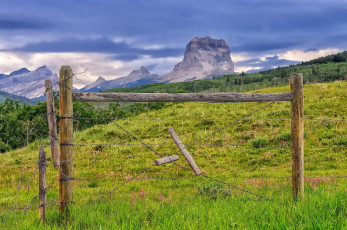 Картинка природа другое изгородь луг склон горы