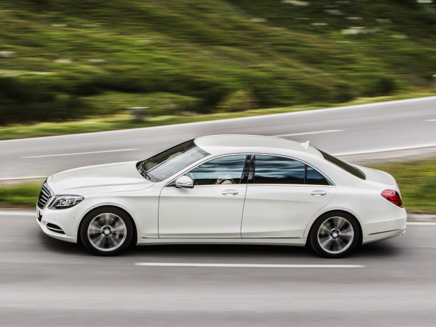 Обои картинки фото автомобили, mercedes-benz, s, 500, plug-in, hybrid, w222, 2013г, светлый