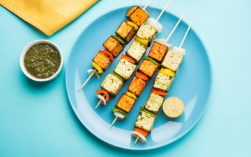 Картинка еда шашлык +барбекю соус шпажки лимон барбекю овощи