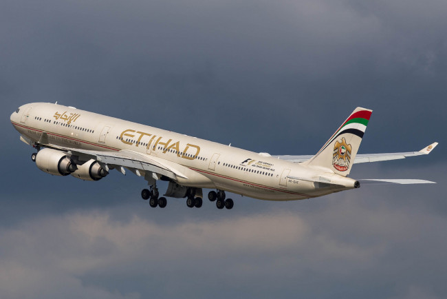 Обои картинки фото airbus a540-600, авиация, пассажирские самолёты, авиалайнер