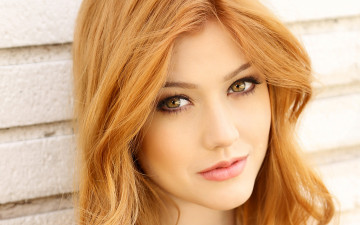 Картинка девушки katherine+mcnamara рыжая лицо стена