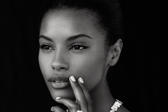 Картинка sharam+diniz девушки sharam diniz девушка мулатка чернокожая кудри причёска лицо взгляд макияж темнокожая стройная сексуальная поза чёрно-белая фотография