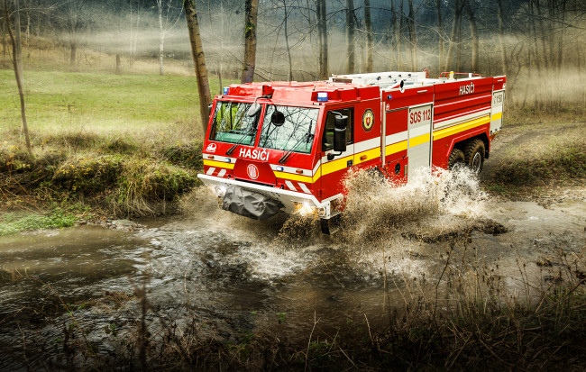 Обои картинки фото автомобили, пожарные машины, tatra