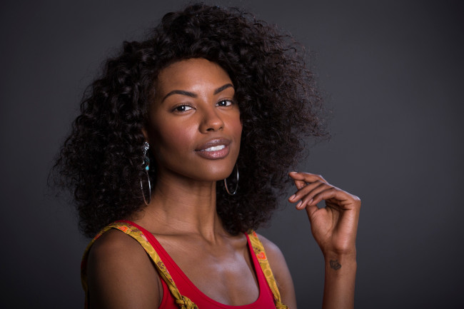Обои картинки фото sharam diniz, девушки, sharam, diniz, девушка, мулатка, чернокожая, кудри, причёска, лицо, портрет, взгляд, макияж, темнокожая