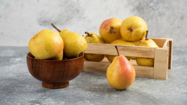 Обои картинки фото еда, груши, желтые, спелые