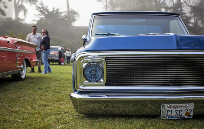 Обои картинки фото автомобили, выставки и уличные фото, машины, люди, лужайка